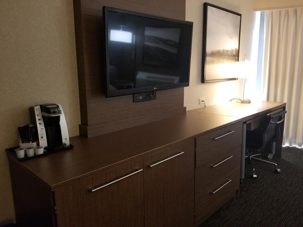 Holiday Inn Express Edmonton Downtown By Ihg Екстер'єр фото