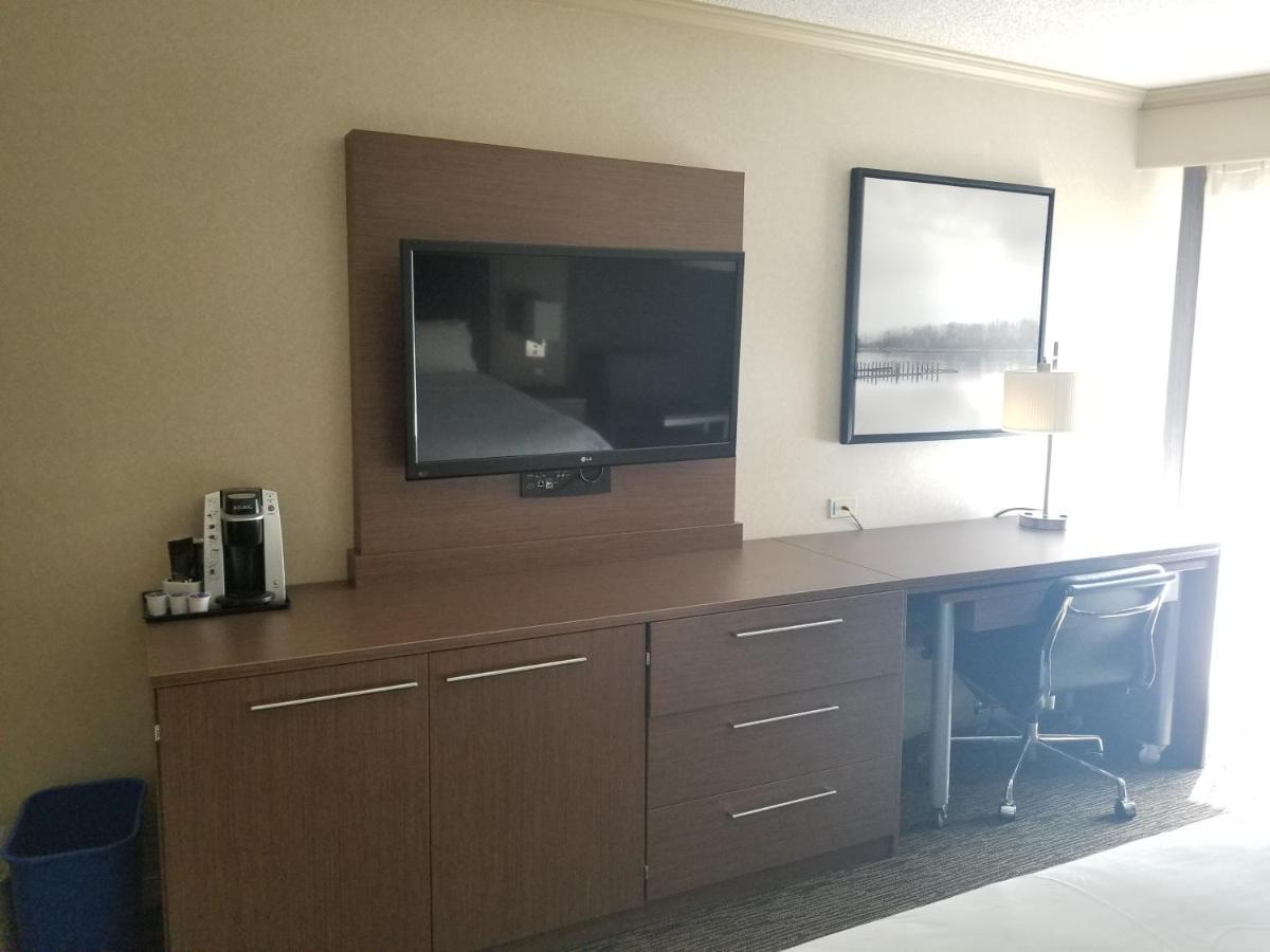 Holiday Inn Express Edmonton Downtown By Ihg Екстер'єр фото