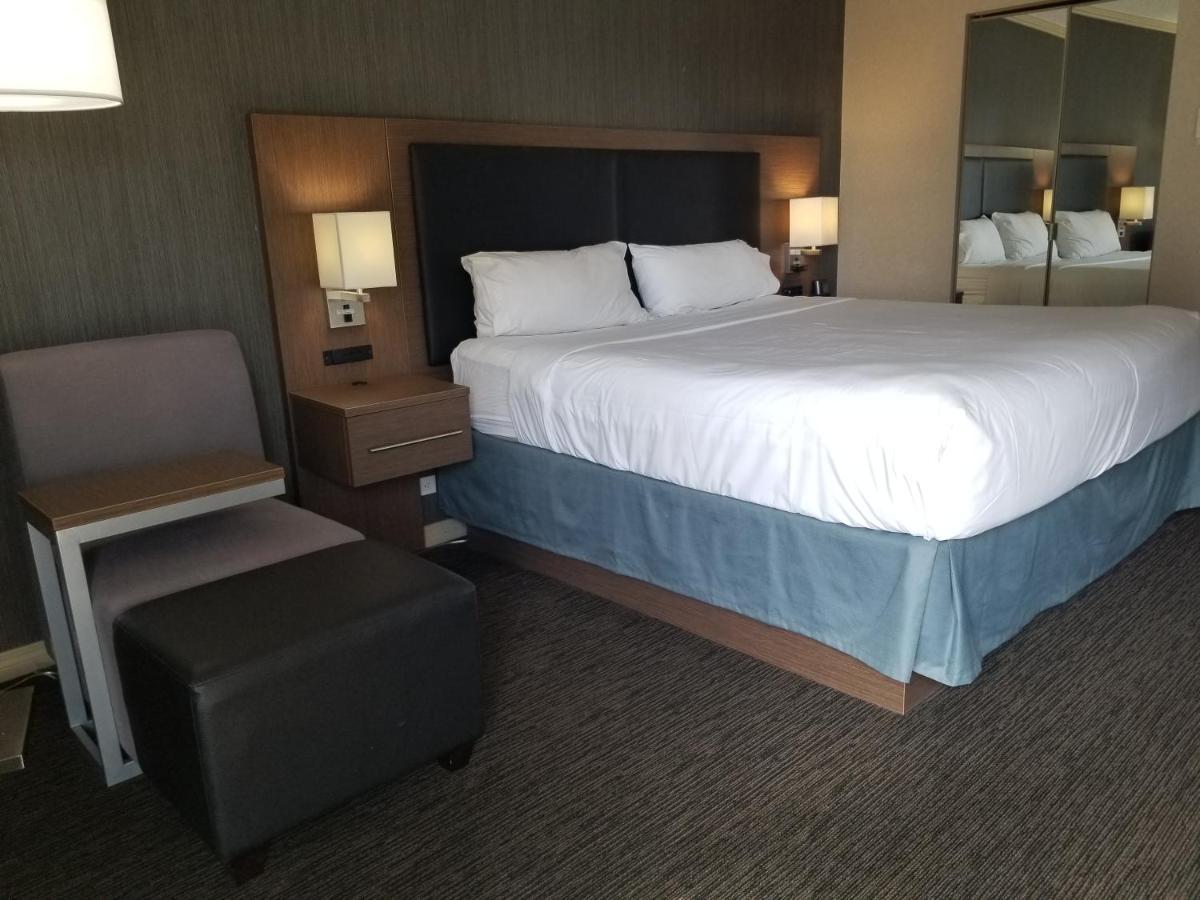 Holiday Inn Express Edmonton Downtown By Ihg Екстер'єр фото