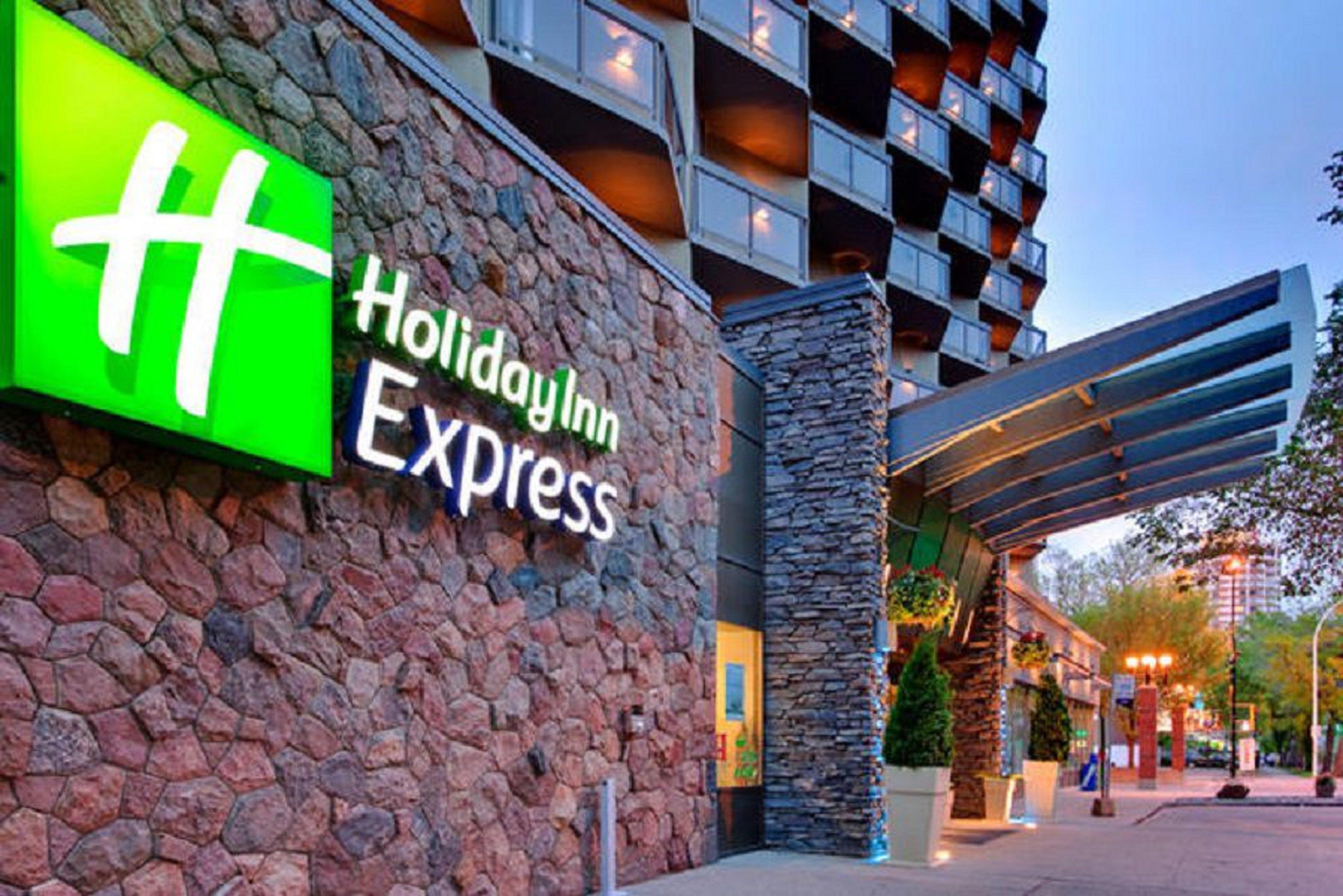 Holiday Inn Express Edmonton Downtown By Ihg Екстер'єр фото