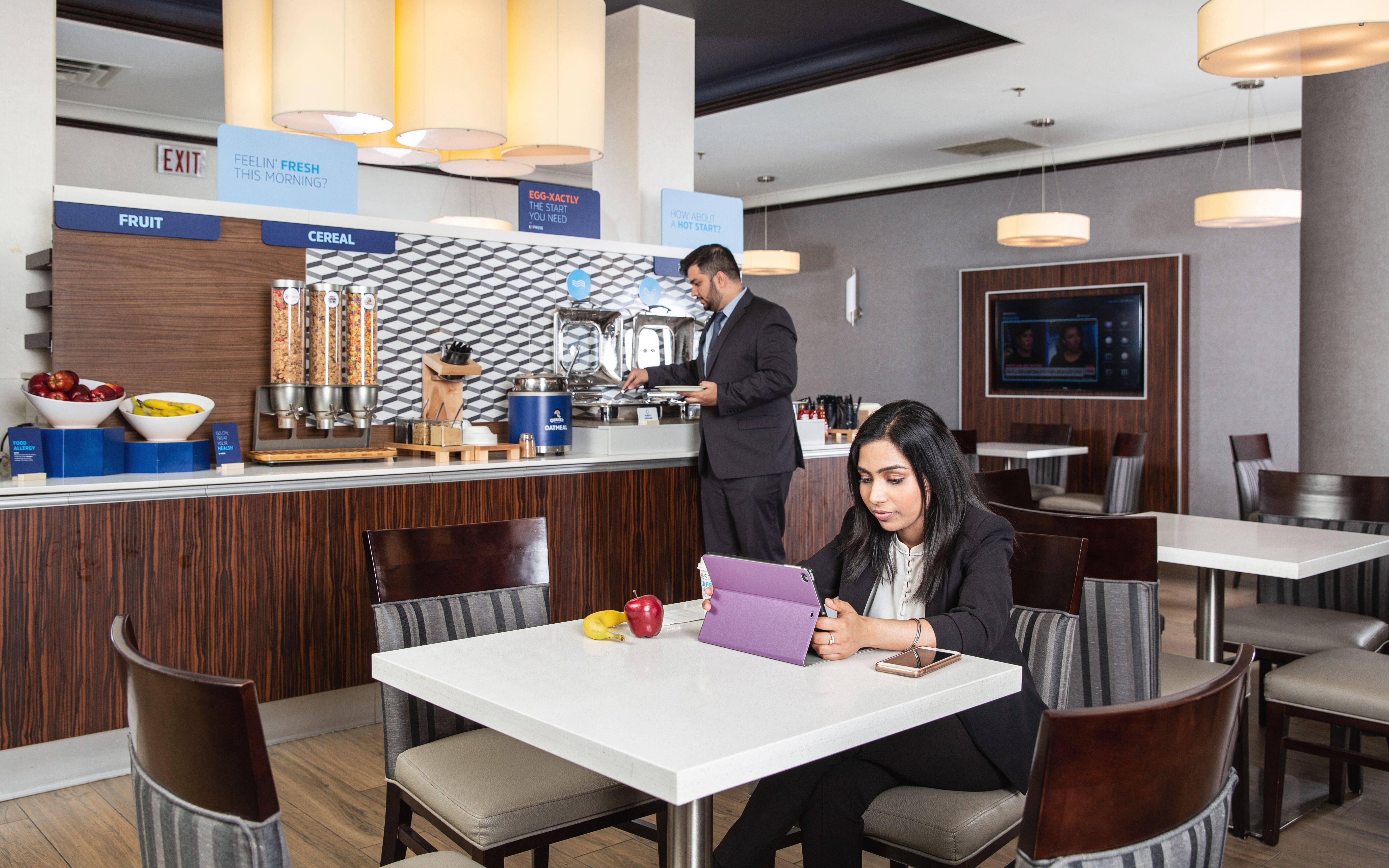 Holiday Inn Express Edmonton Downtown By Ihg Екстер'єр фото