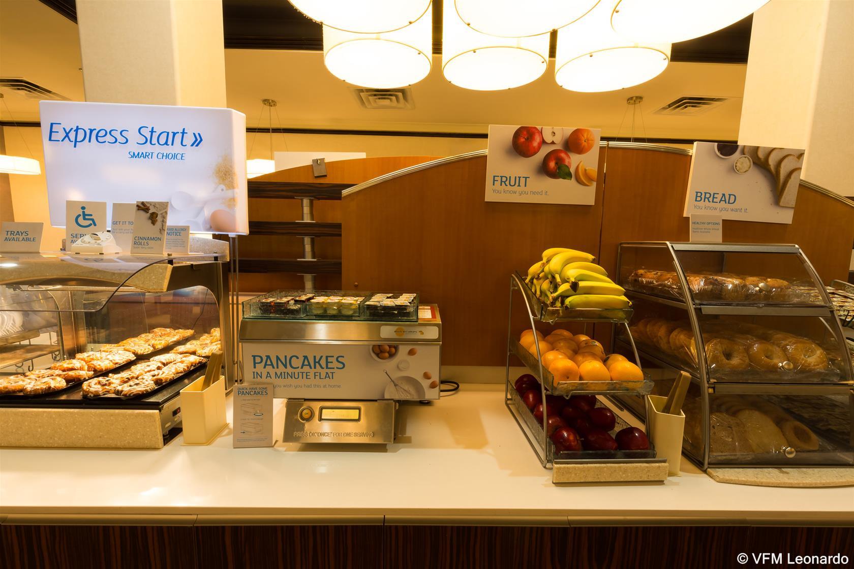 Holiday Inn Express Edmonton Downtown By Ihg Екстер'єр фото