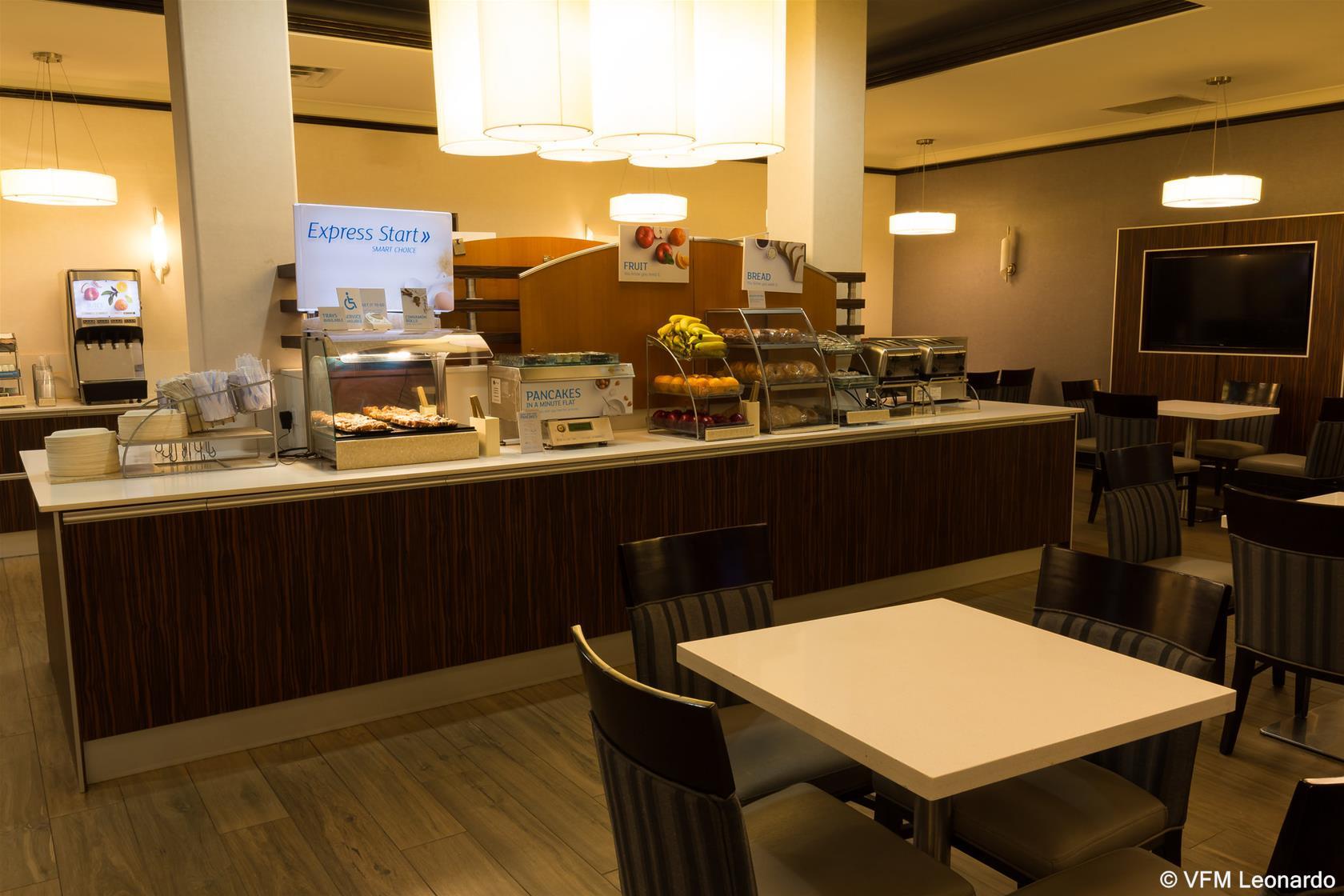 Holiday Inn Express Edmonton Downtown By Ihg Екстер'єр фото