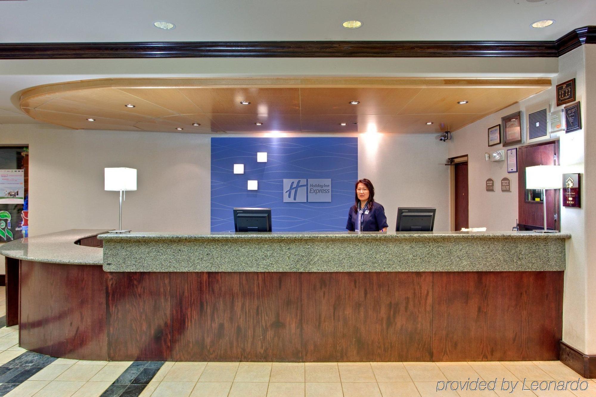 Holiday Inn Express Edmonton Downtown By Ihg Екстер'єр фото