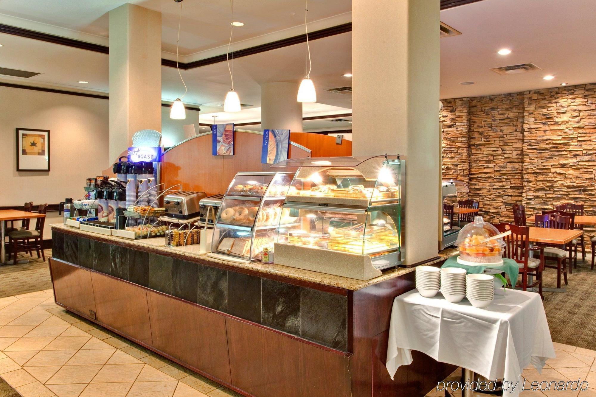 Holiday Inn Express Edmonton Downtown By Ihg Екстер'єр фото