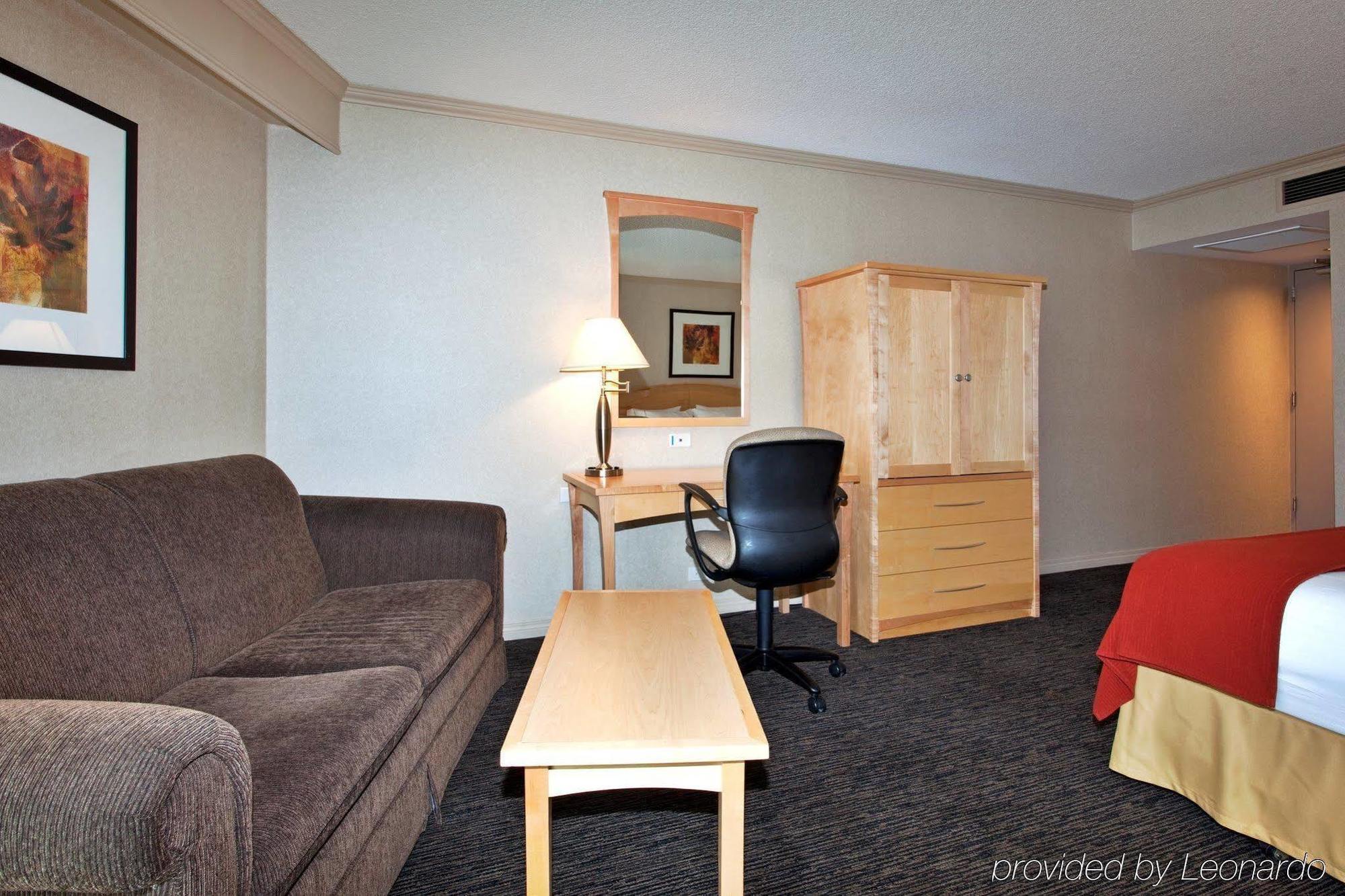 Holiday Inn Express Edmonton Downtown By Ihg Екстер'єр фото